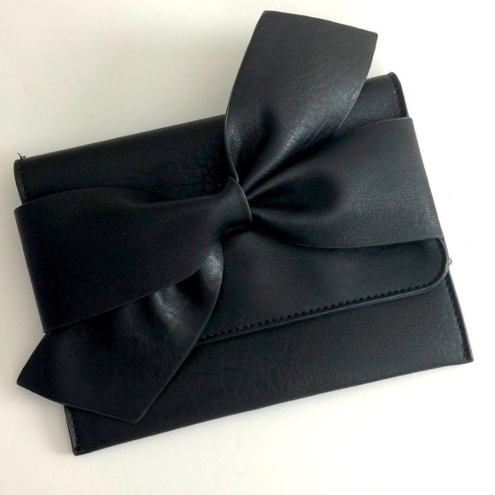 NWOT ANTHROPOGIE BELLA BLACK ENVELOPE CLUTCH WITH OVERSIZED BOW